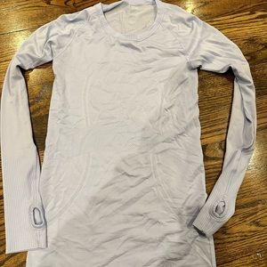 Lululemon size 4 swiftly blue/lavender color